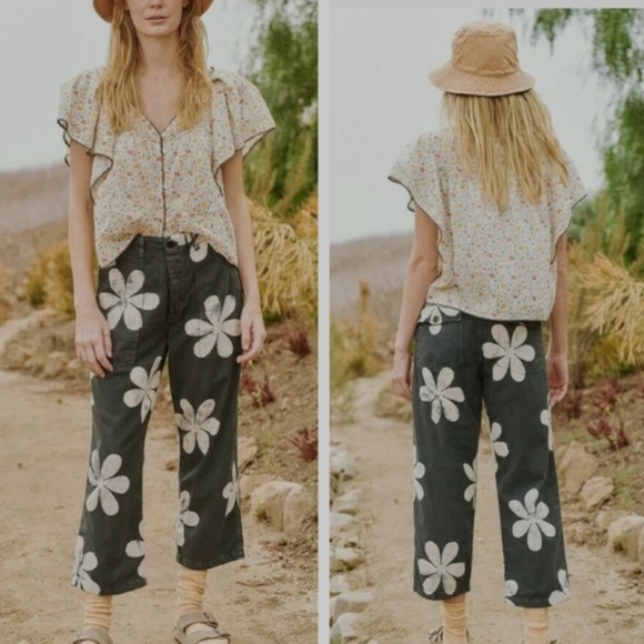 THE GREAT. Charcoal Daisy stamped army pant - Picture 2 of 5